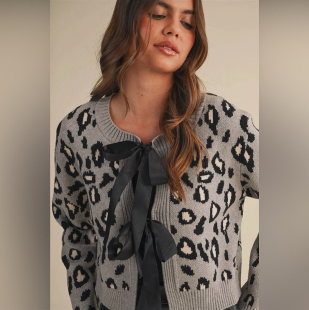 Klesis Gray Leopard Print Women's Top